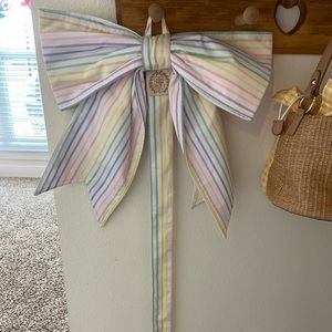 The Beaufort Bonnet Company Bibie Bow Holder - rainbow stripe